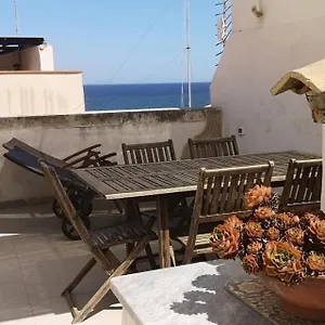 https://full-house-with-sea-view-terrace-in-ortigia.sicilyhotelsitaly.net